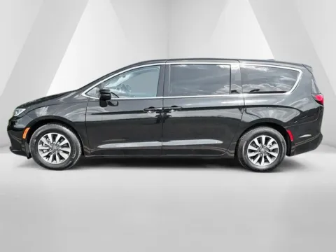 More photos of 2023 Chrysler Pacifica Hybrid Touring L at Hometown Chevrolet, OH