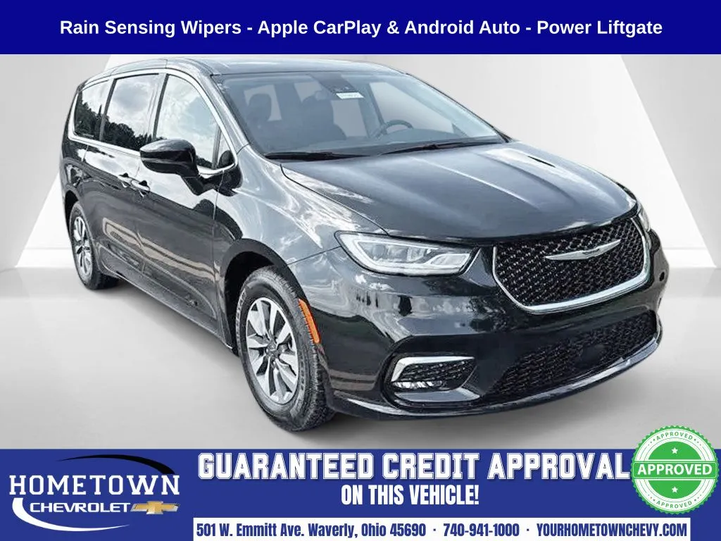 Black 2023 Chrysler Pacifica Hybrid Touring L for sale in Waverly, OH