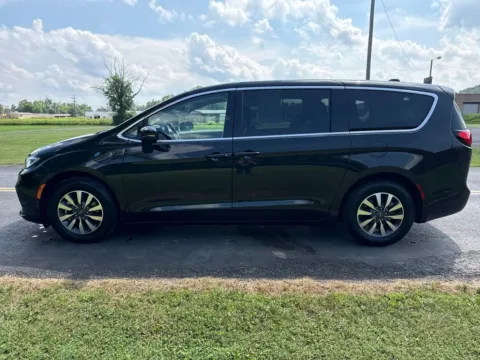 More photos of 2023 Chrysler Pacifica Hybrid Touring L at Hometown Chevrolet, OH