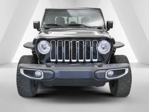 Photos of 2023 Jeep Gladiator Overland for sale in Waverly, OH at Hometown Chevrolet