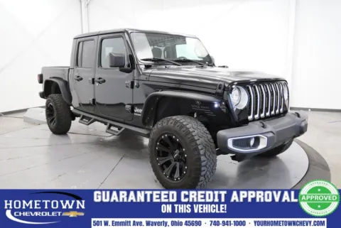 Black 2023 Jeep Gladiator Overland for sale in Waverly, OH
