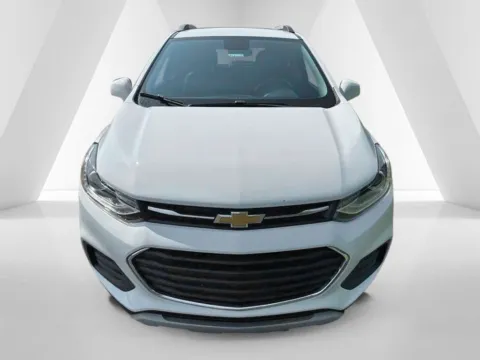 Photos of 2022 Chevrolet Trax LT for sale in Waverly, OH at Hometown Chevrolet