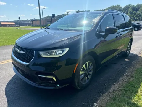 Another view of 2021 Chrysler Pacifica Touring L for sale in Waverly, OH at Hometown Chevrolet