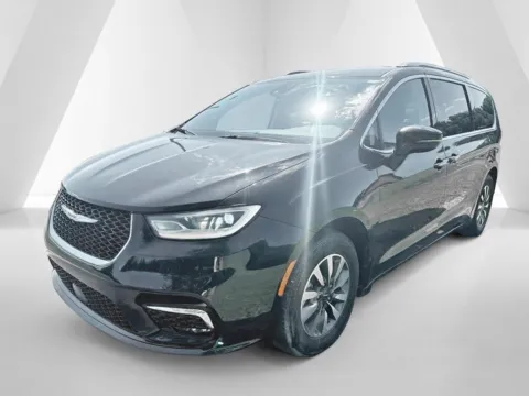 Another view of 2021 Chrysler Pacifica Touring L for sale in Waverly, OH at Hometown Chevrolet