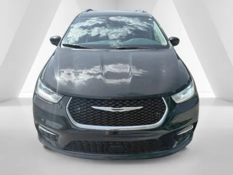 Photos of 2021 Chrysler Pacifica Touring L for sale in Waverly, OH at Hometown Chevrolet