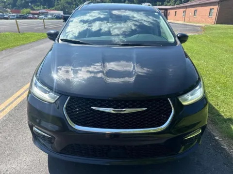 Photos of 2021 Chrysler Pacifica Touring L for sale in Waverly, OH at Hometown Chevrolet
