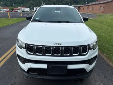 Photos of 2024 Jeep Compass Latitude for sale in Waverly, OH at Hometown Chevrolet
