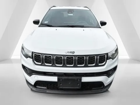 Photos of 2024 Jeep Compass Latitude for sale in Waverly, OH at Hometown Chevrolet