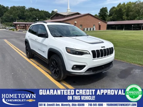 White 2022 Jeep Cherokee X for sale in Waverly, OH