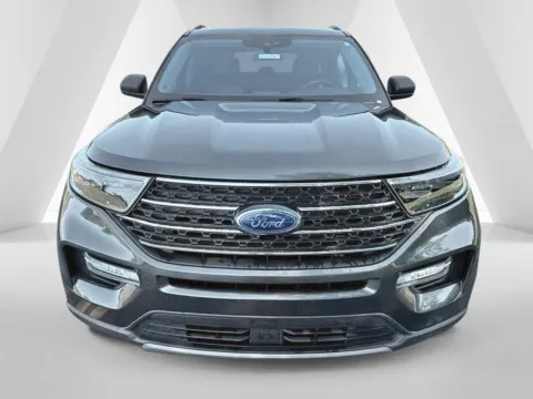 Photos of 2020 Ford Explorer XLT for sale in Waverly, OH at Hometown Chevrolet