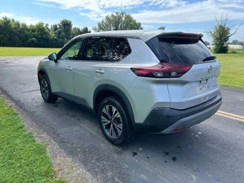 More photos of 2021 Nissan Rogue SV at Hometown Chevrolet, OH