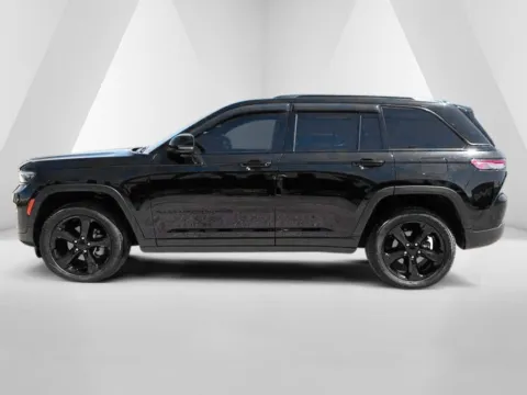 More photos of 2024 Jeep Grand Cherokee Limited at Hometown Chevrolet, OH