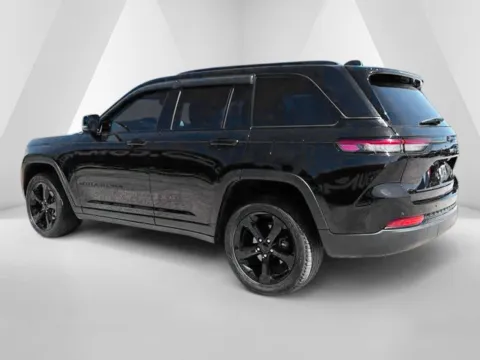More photos of 2024 Jeep Grand Cherokee Limited at Hometown Chevrolet, OH