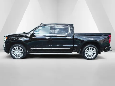 More photos of 2024 Chevrolet Silverado 1500 High Country at Hometown Chevrolet, OH