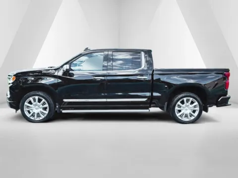 More photos of 2024 Chevrolet Silverado 1500 High Country at Hometown Chevrolet, OH