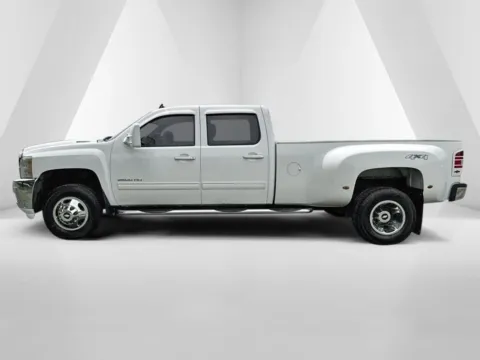 More photos of 2011 Chevrolet Silverado 3500 HD LTZ at Hometown Chevrolet, OH