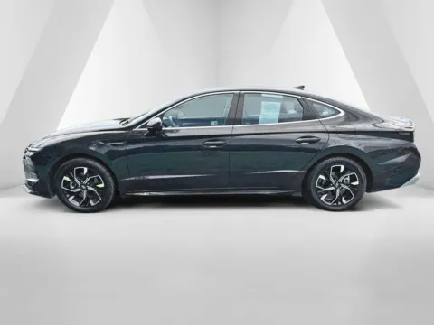 More photos of 2025 Hyundai Sonata SEL at Hometown Chevrolet, OH