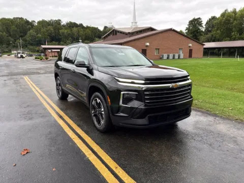 Black 2027 Chevrolet Traverse LT for sale in Waverly, OH