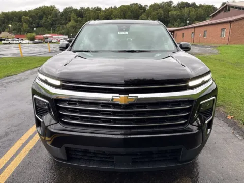 Photos of 2027 Chevrolet Traverse LT for sale in Waverly, OH at Hometown Chevrolet