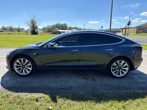 More photos of 2019 Tesla Model 3 at Hometown Chevrolet, OH