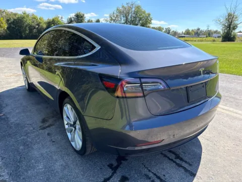 More photos of 2019 Tesla Model 3 at Hometown Chevrolet, OH