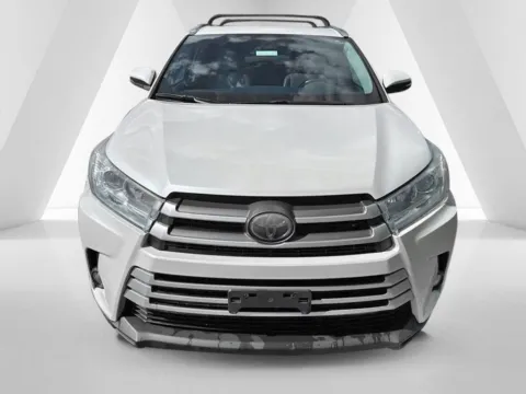 Photos of 2018 Toyota Highlander XLE for sale in Waverly, OH at Hometown Chevrolet