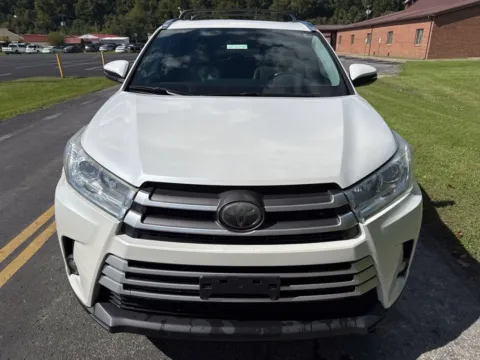Photos of 2018 Toyota Highlander XLE for sale in Waverly, OH at Hometown Chevrolet