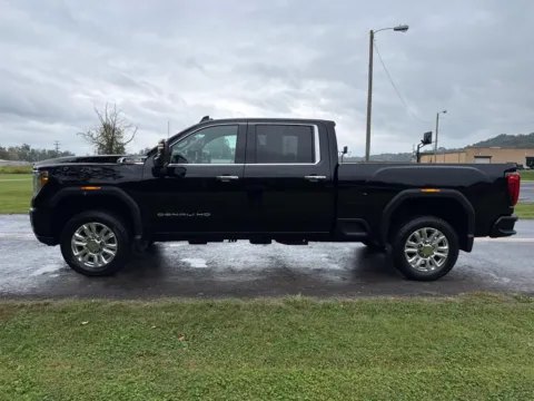 More photos of 2020 GMC Sierra 2500 HD Denali at Hometown Chevrolet, OH
