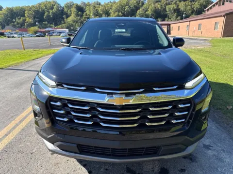 Photos of 2027 Chevrolet Equinox LT for sale in Waverly, OH at Hometown Chevrolet