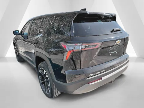 More photos of 2027 Chevrolet Equinox LT at Hometown Chevrolet, OH