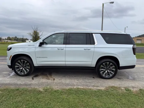More photos of 2027 Chevrolet Suburban High Country at Hometown Chevrolet, OH