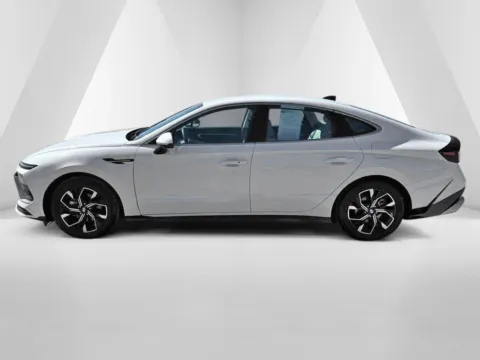 More photos of 2025 Hyundai Sonata SEL at Hometown Chevrolet, OH
