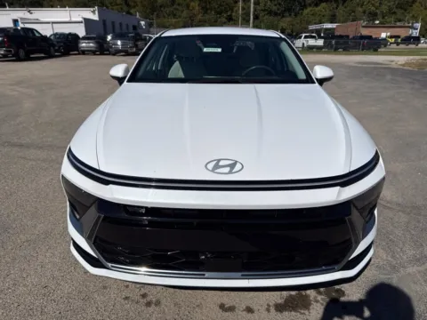 Photos of 2025 Hyundai Sonata SEL for sale in Waverly, OH at Hometown Chevrolet