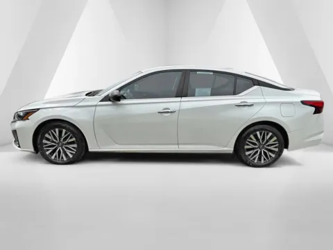More photos of 2024 Nissan Altima 2.5 SV at Hometown Chevrolet, OH