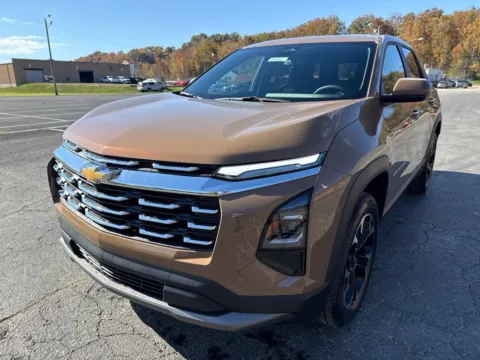 More photos of 2027 Chevrolet Equinox LT at Hometown Chevrolet, OH