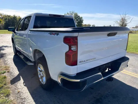 More photos of 2022 Chevrolet Silverado 1500 LT at Hometown Chevrolet, OH