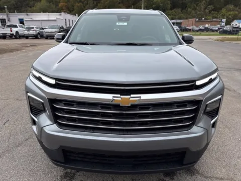 Photos of 2027 Chevrolet Traverse LT for sale in Waverly, OH at Hometown Chevrolet