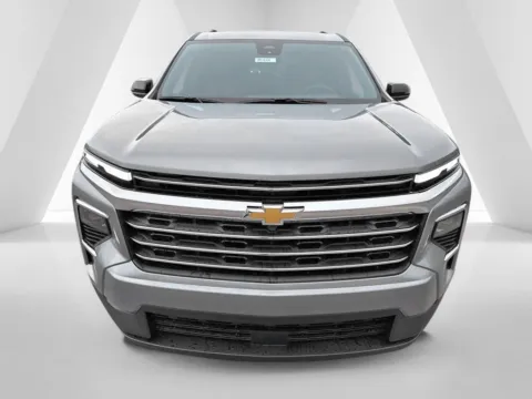 Photos of 2027 Chevrolet Traverse LT for sale in Waverly, OH at Hometown Chevrolet