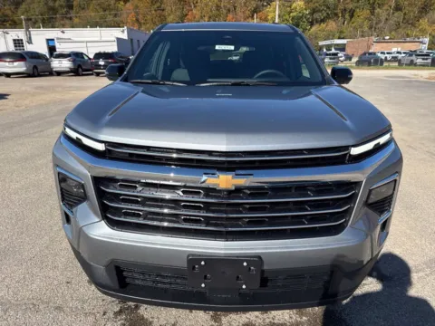 Photos of 2027 Chevrolet Traverse LT for sale in Waverly, OH at Hometown Chevrolet