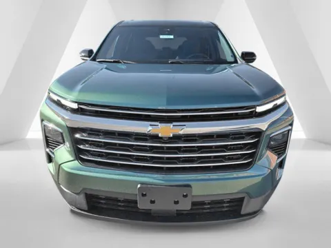 Photos of 2027 Chevrolet Traverse LT for sale in Waverly, OH at Hometown Chevrolet