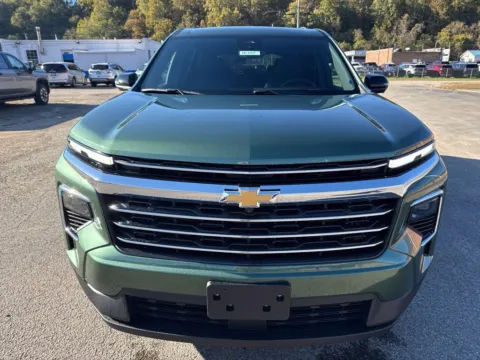 Photos of 2027 Chevrolet Traverse LT for sale in Waverly, OH at Hometown Chevrolet