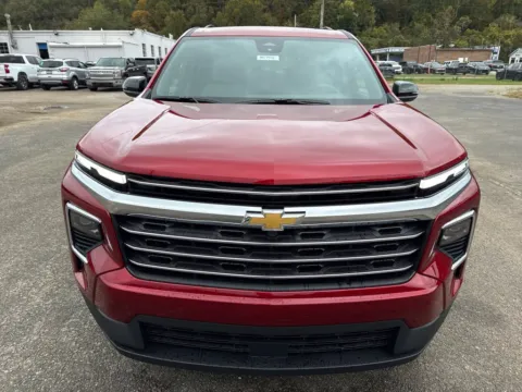 Photos of 2027 Chevrolet Traverse LT for sale in Waverly, OH at Hometown Chevrolet