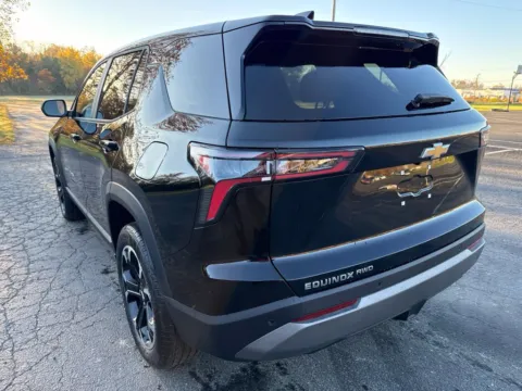 More photos of 2027 Chevrolet Equinox LT at Hometown Chevrolet, OH