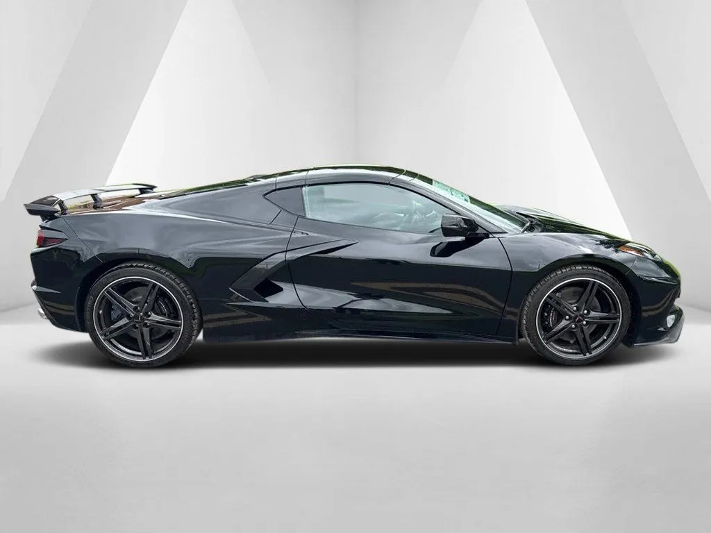 2025 Chevrolet Corvette 2LT - Photo 8