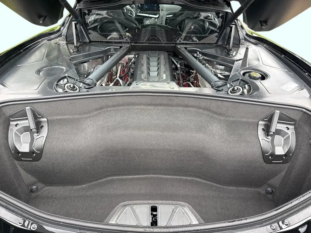 2025 Chevrolet Corvette 2LT - Photo 9