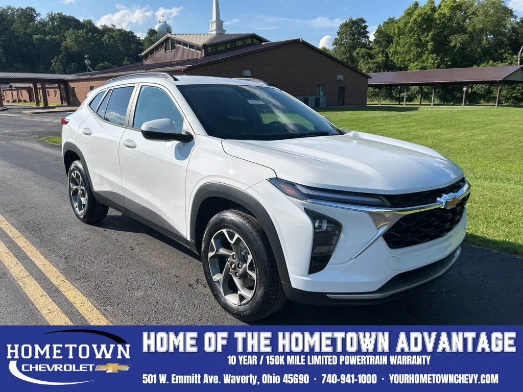 White 2025 Chevrolet Trax LT for sale in Waverly, OH