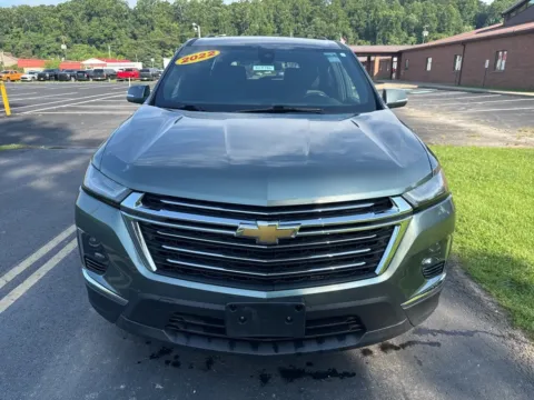 Photos of 2022 Chevrolet Traverse LT for sale in Waverly, OH at Hometown Chevrolet