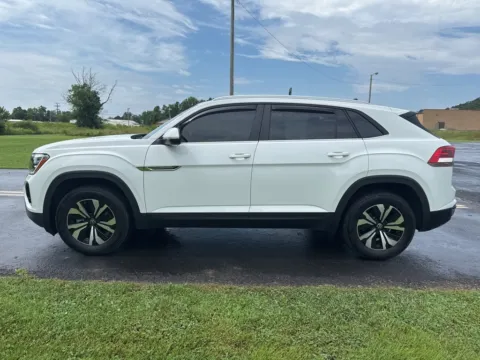 More photos of 2024 Volkswagen Atlas Cross Sport 2.0T SE at Hometown Chevrolet, OH
