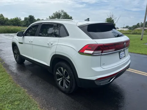 More photos of 2024 Volkswagen Atlas Cross Sport 2.0T SE at Hometown Chevrolet, OH