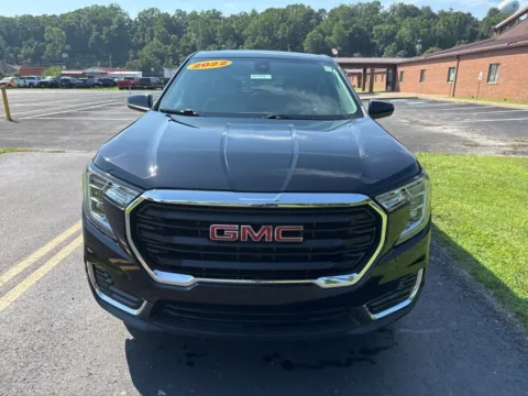 Photos of 2022 GMC Terrain SLE for sale in Waverly, OH at Hometown Chevrolet